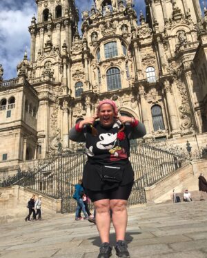 Carla Vasconcelos Instagram - CHEGUEI!!!! yupiiii 
São muitas emoções. 

#itsallaboutlove #caminho #santiago #caminodesantiago #cheguei