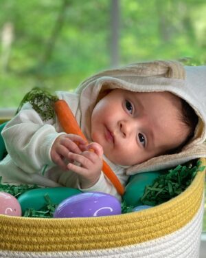 Carlee Baker Instagram - Happy Easter, friends!! Today we learned that Anne Geddes, we are not 😂 but hey, it’s the thought that counts! 

#beckettjones #littlelauzirika #annegeddes #happyeaster #hoppyeaster