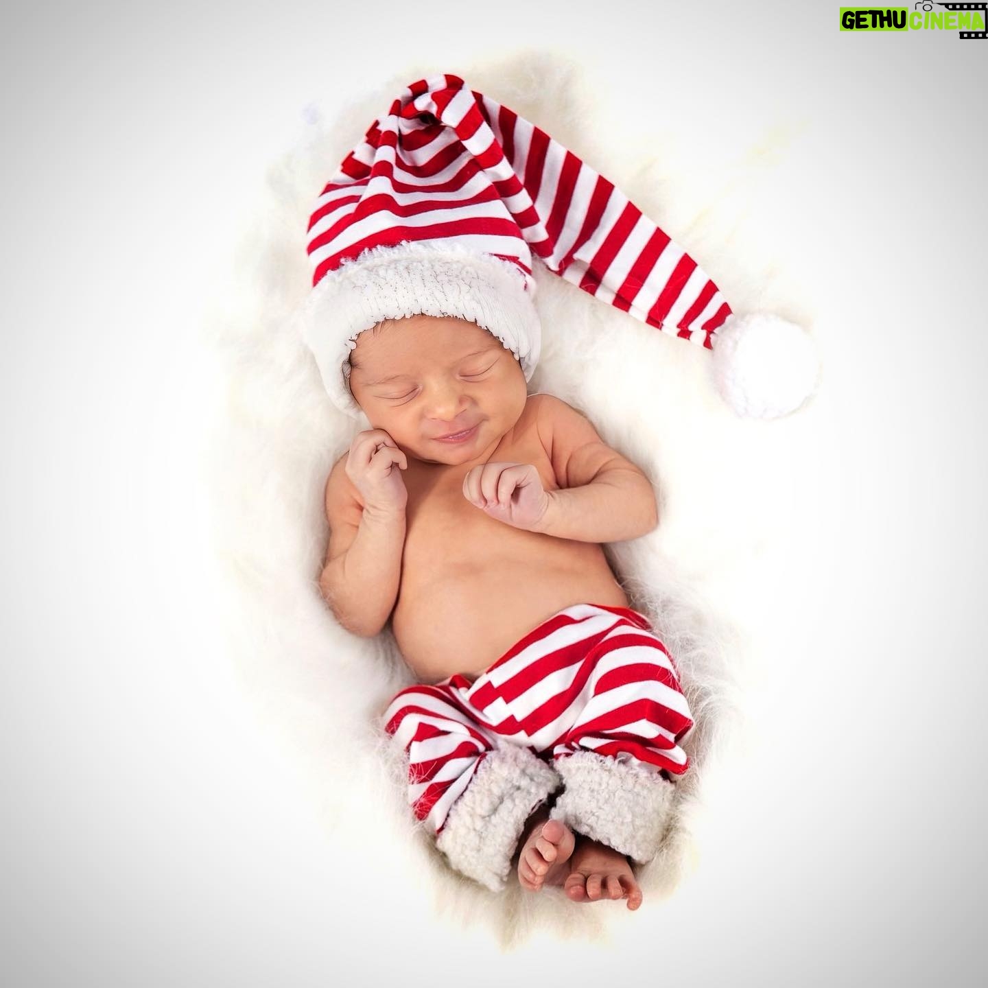 Carlee Baker - 204 Likes - Beckett was originally due to be born naturally today. But our greatest Christmas present this year has been his early arrival, and the bonus three weeks we’ve been able to enjoy with our baby boy. So from the three of us, merriest of Christmases, happiest of New Years, and much holiday love to all our family and friends!