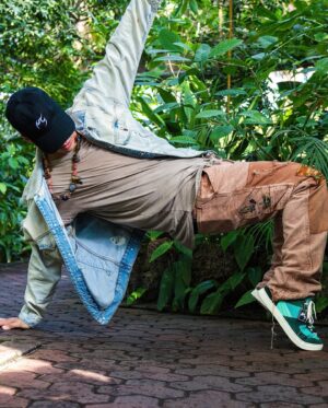 Carlito Olivero Instagram - Stomping in my “Jade Stone 1’s 🤤
by @fuego.dance x @jadebug98 🍃
-Cop your pair today at fuegodance.com 🔥