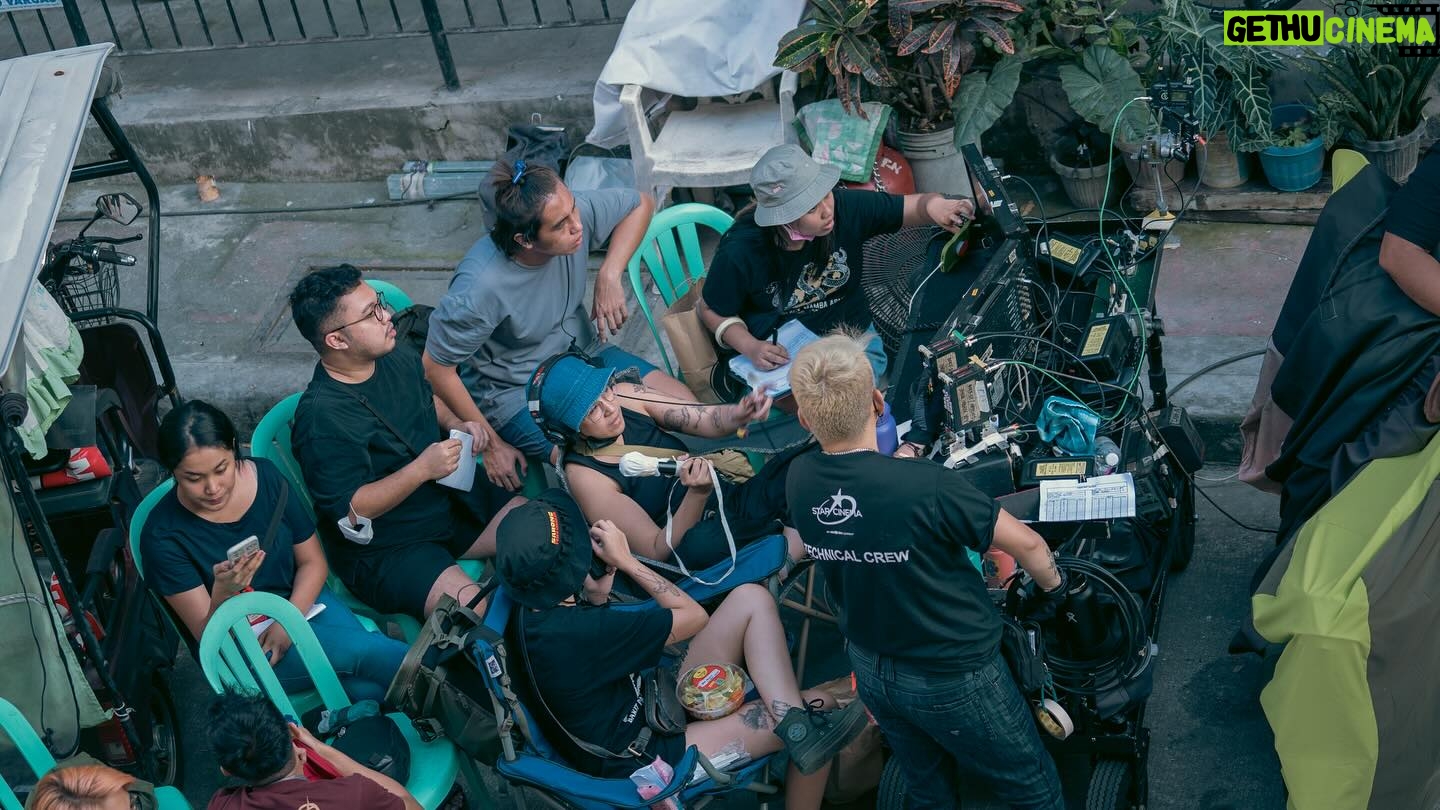 Carlo Aquino - 3 Likes - Nakanood na po ba ang lahat??
📸 @joshenvahnlee
#ThirdWorldRomance