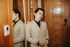Carlo Aquino Instagram - Last batch 
#abscbnballisback 
#abscbnball2023 

📸 @deejrie 
Designer @paulolazaro.studio 
Styling @styledbyabbypaulino 
Grooming @hernansoriano_ 
Hair @robert_nocheseda