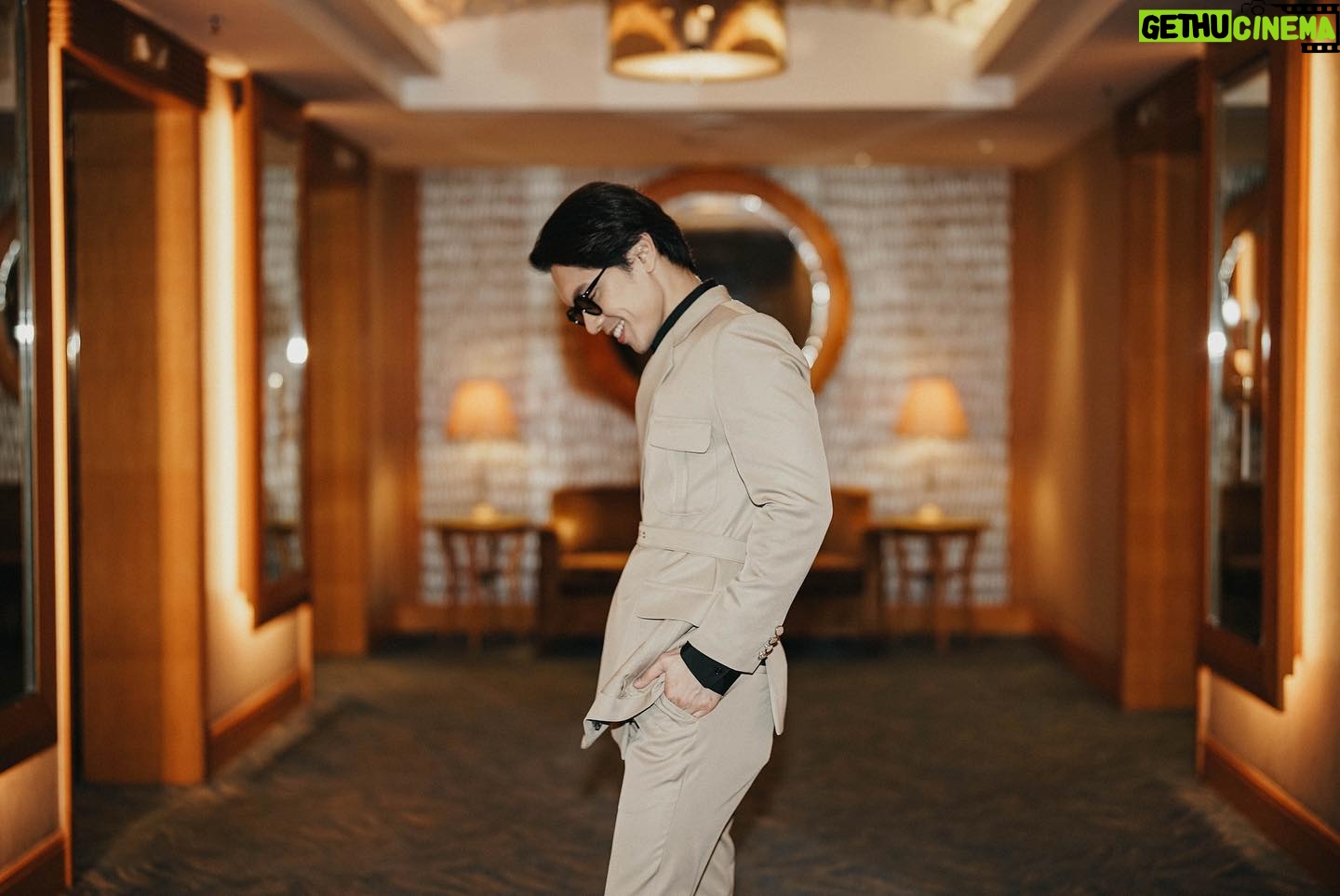 Carlo Aquino - 3 Likes - Last batch
#abscbnballisback
#abscbnball2023
📸 @deejrie
Designer @paulolazaro.studio
Styling @styledbyabbypaulino
Grooming @hernansoriano_
Hair @robert_nocheseda