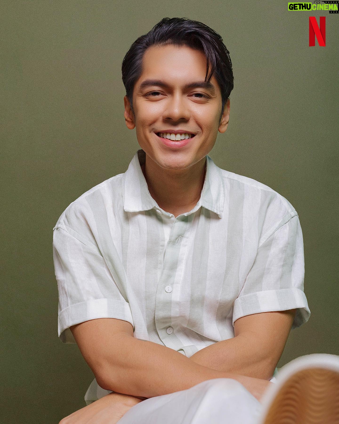 Carlo Aquino - 13.7K Likes - Filipino audiences love a good sob story, especially in the guise of a love story.
"Hopeless romantic talaga mga Pilipino. Gusto nila 'yong tungkol sa pag-ibig. Gusto nila ‘yong masasakit — kapag 'di nagkakaroon ng happy ending. Ako rin, e, ganoon ako," Carlo Aquino says on why he thinks fans will love Seasons.
📸: @ralphmendo
#CarloAquino #Seasons