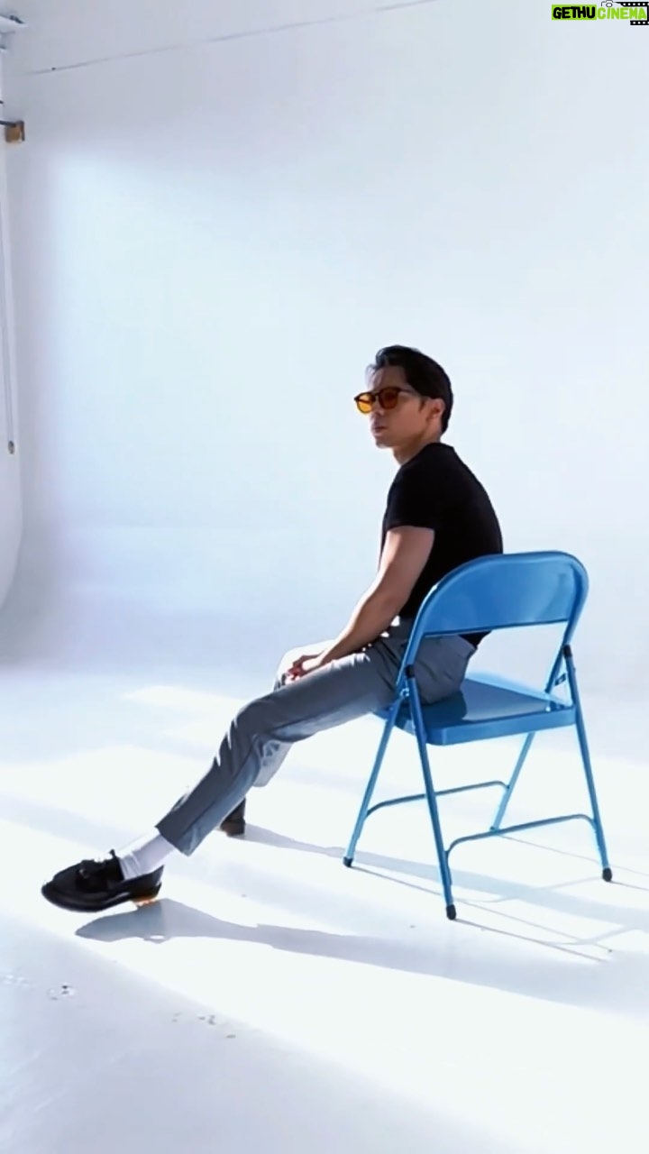 Carlo Aquino - 2.1K Likes - Studio Sesh with my brother @jose_liwanag
Grooming: @hernansoriano_
Styling: @styledbyabbypaulino
Studio Assist: @dukerodriguez__
Shot at @happystudiosph
Photo by: Jb de Leon
BTS: @lovemejaeger