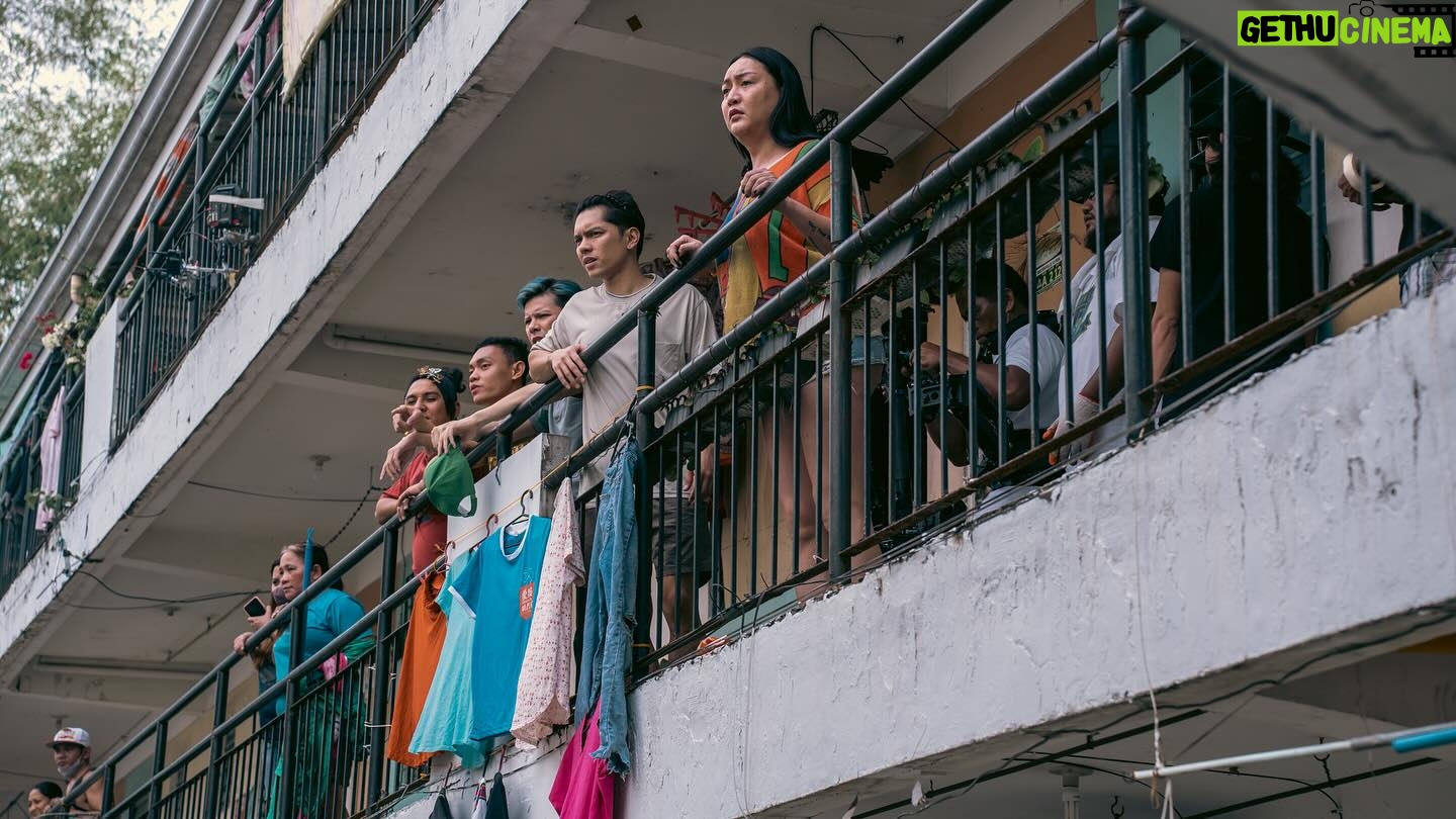 Carlo Aquino - 3 Likes - Nakanood na po ba ang lahat??
📸 @joshenvahnlee
#ThirdWorldRomance