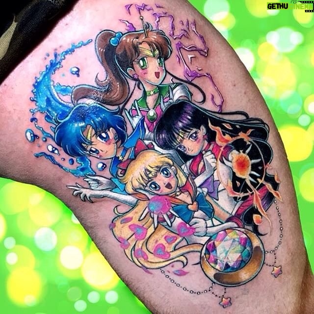 Carlo Villarreal - 3.5K Likes - Súper Feliz !!!!!!! Mi tatuaje de las sailors por fin completo ! ❤️💛💚💙!!!!✨💕 por la hermosay talentosa @lilianraya. Sueño hecho realidad 😭😭😭👏👏👏💖💖💖 #sailomoon #tattoo #kawaii #anime #otaku #magicalgirl #lilianraya