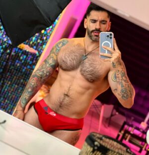 Carlo Villarreal Instagram - Detrás de…(complete la frase)❤️ 

calzoncito del amor y controversia por @cachorritos_mexico