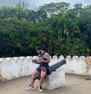 Carlo Villarreal Instagram - Aquí buscando a ver si aún existe gente buena en el mundo