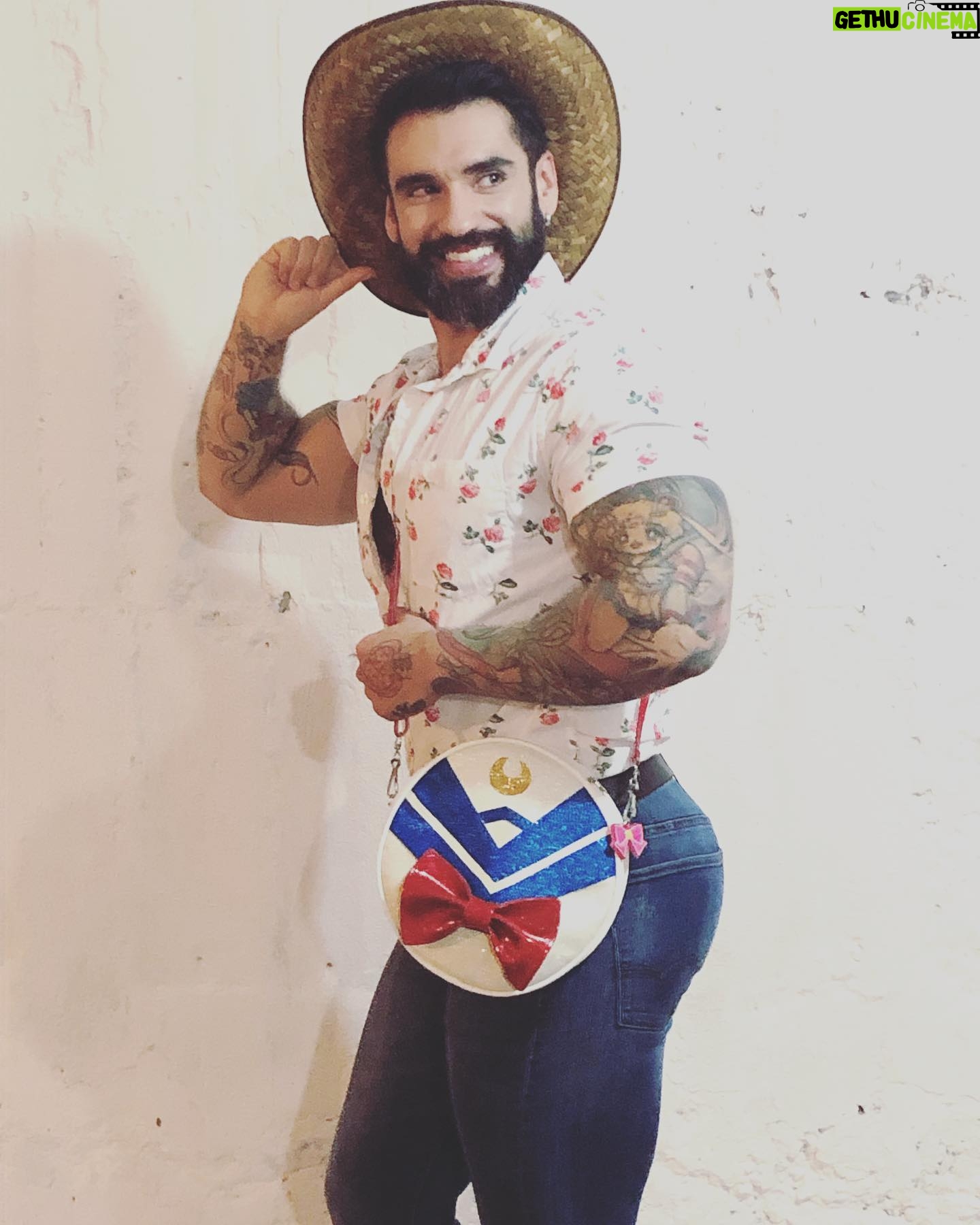Carlo Villarreal - 10.9K Likes - Bolsita de @nitxysalgadostore 💖👌✌️