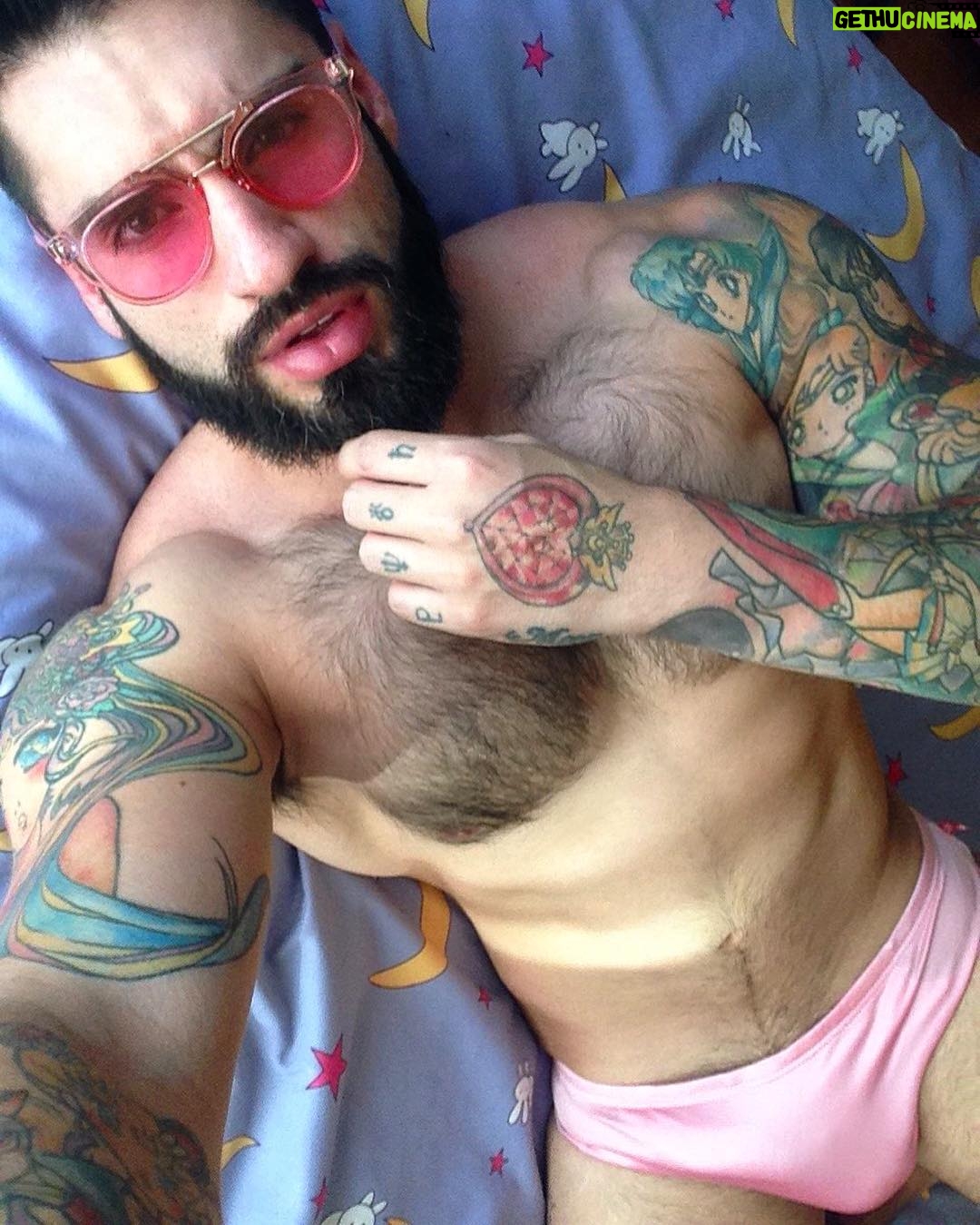 Carlo Villarreal - 4.7K Likes - In love with my new VON FEIGENBLATT SHADES ! 💖💕😎✨ I want them all !!! Visit to see more cool and hot stuff WWW.FEIGENBLATT.ES
#vonfeigenblatt @feigenblatt_alejandro #seda #silk #gafasdesol #sunglasses #shades #nosinmipañuelo #compraonline #yaalaventa
#compraahora #pañuelosdeseda #silkscarves #corbatasdeseda #corbatas #pajaritadeseda #silkbowties #sailormoon #tattoo
