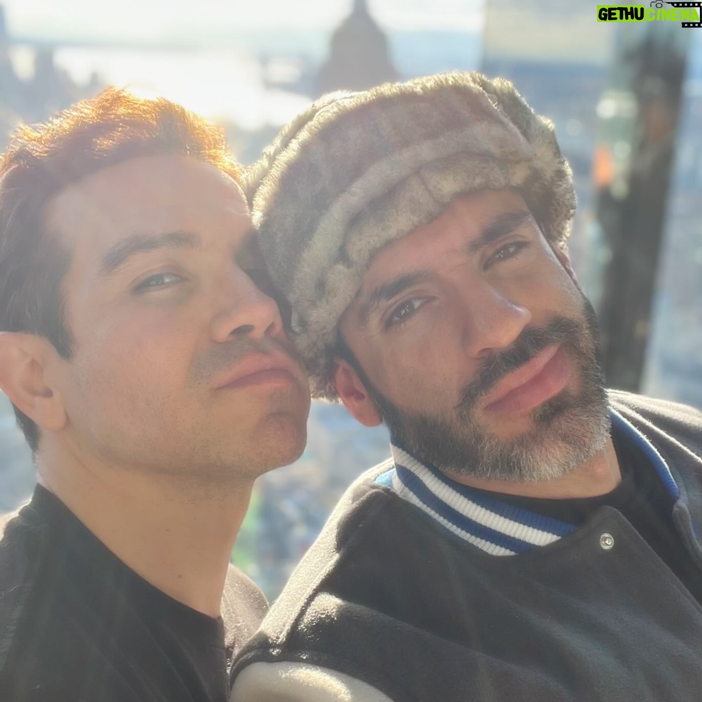 Carlo Villarreal - 11.8K Likes - 1 Camino 🛣️
2 Conductores 👨🏻❤️👨🏻
3 Pasajeros 👬🏻🐶
4 Estudios📸🎥🖥️💻
5 Derrotas 🥊⚔️💔❌💰
6 Paises 🗽⛩️🏛️🇬🇧🇨🇺🇪🇸
7 Temporadas 1️⃣2️⃣3️⃣4️⃣5️⃣6️⃣🌟
8 Retos al día ⏰🍲🗣️💪👨🏻💻🤦🏻♂️🧛♂️💤
9 Tipos de besuconas 🐠🦋👅🫦🧟💍🔥🧄🥩
10 Minutos de enojo 😡🤬😠😩😕😗☺️😋😘🥰
11 AÑOS compartiendo juntos.
Gracias por tanto mi Shu, Te amo @brunoolvez
