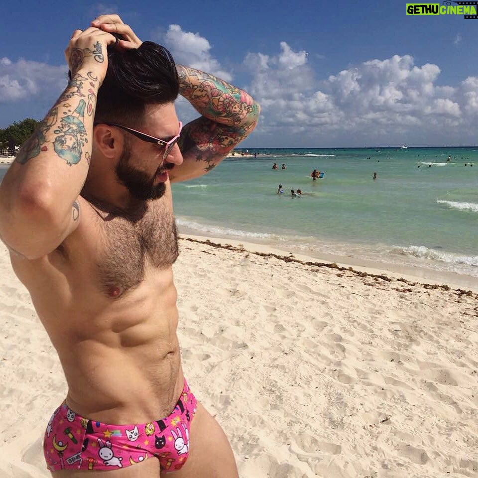 Carlo Villarreal - 12.5K Likes - Chico bikini de la Luna 💖✨🌙😬 #sailormoon #tattoo
