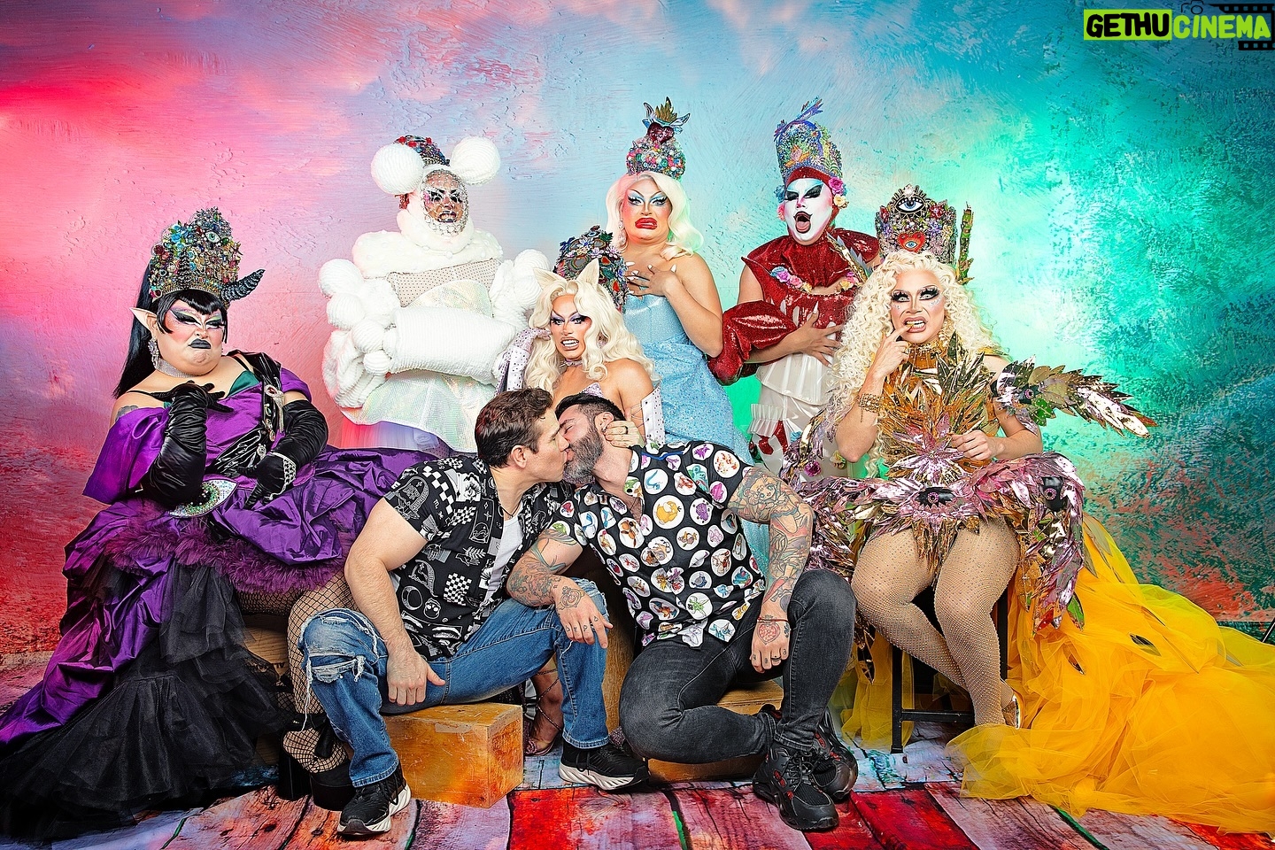 Carlo Villarreal - 15.6K Likes - ÈRASE UNA VEZ… UN BESO DE MUHEEEER 👑 y COLORÍN COLORADO … FIN @deborahlagrandedrag @alexis3xl @aviescwho @rebelmork @fifiestah @thecattriona_