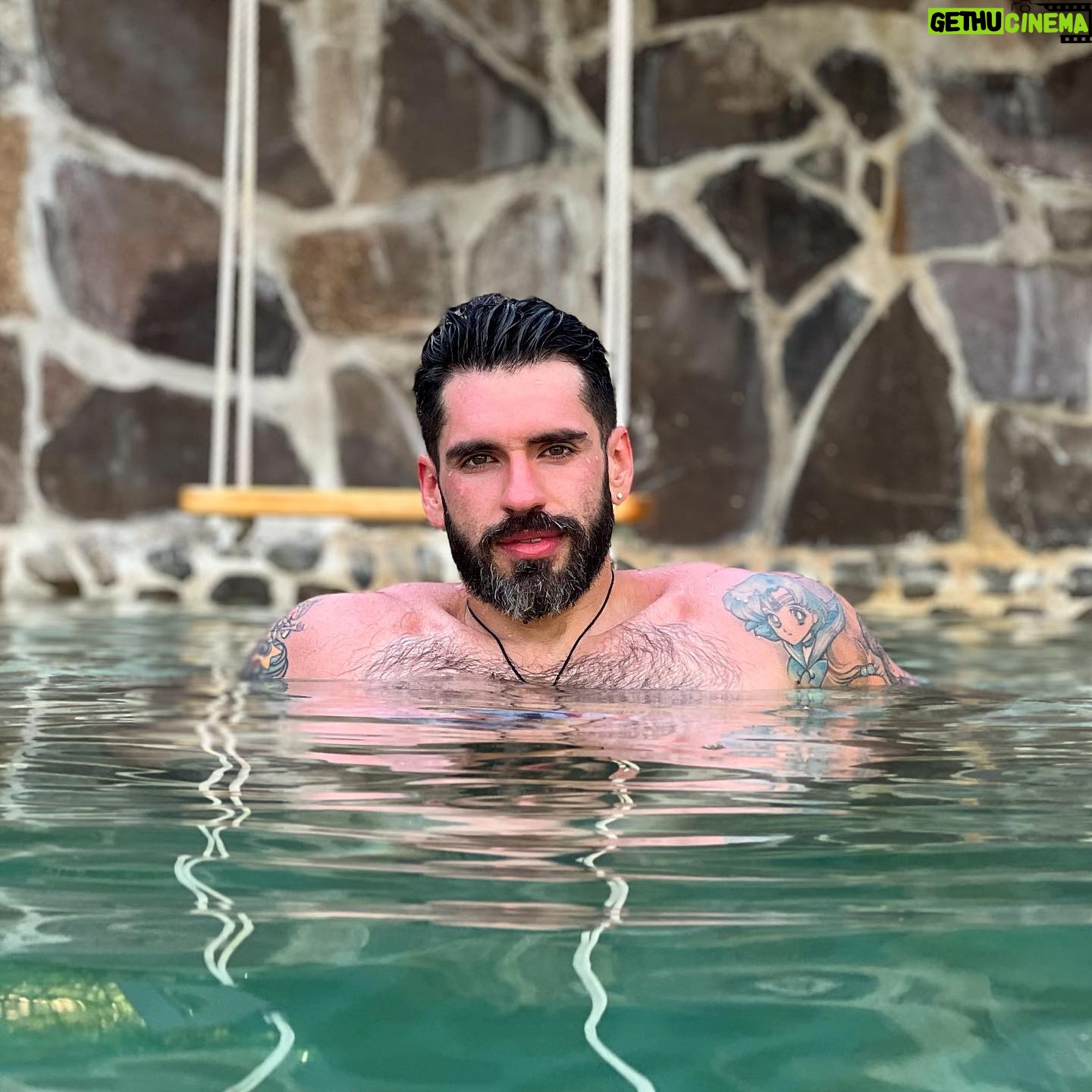 Carlo Villarreal - 18.4K Likes - Feliz Día 🌹. Por un año lleno de amor, amistad, detalles y cosas bonitas, que no se quede solo en 1 día ❤️🔥