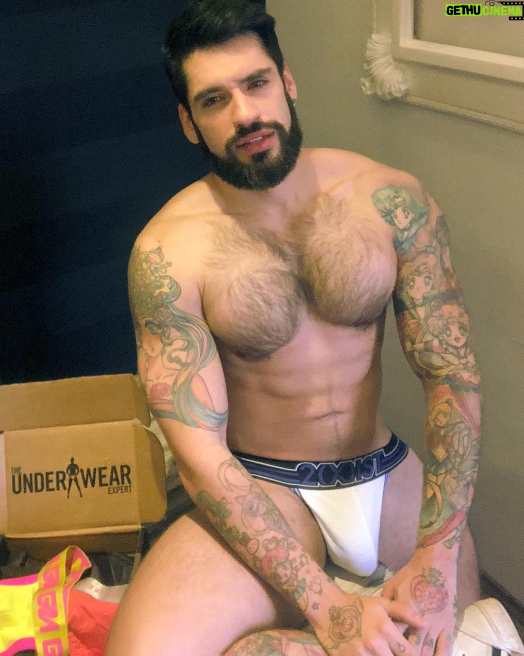 Carlo Villarreal - 10.6K Likes - Perfil de WhatsApp💖✨ @underwearexpert