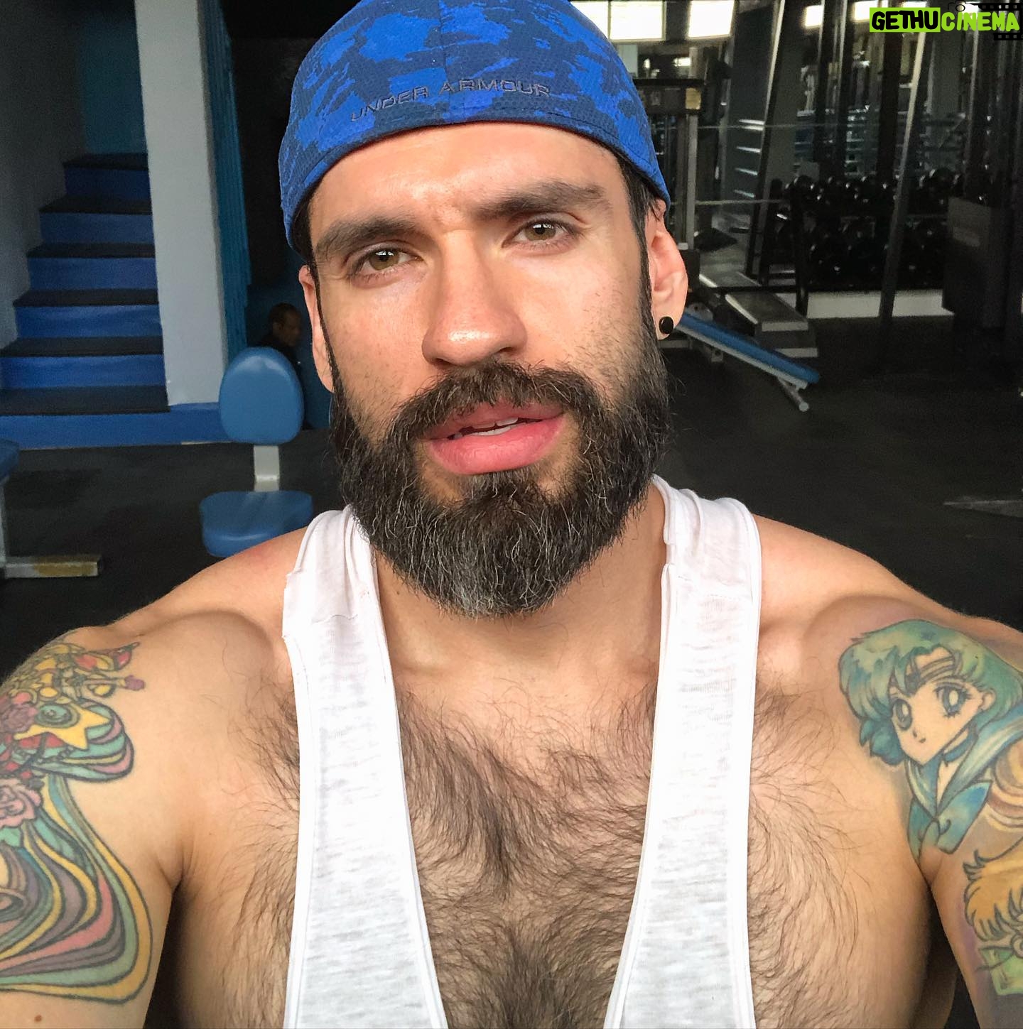 Carlo Villarreal - 11.3K Likes - Falsa esperanza