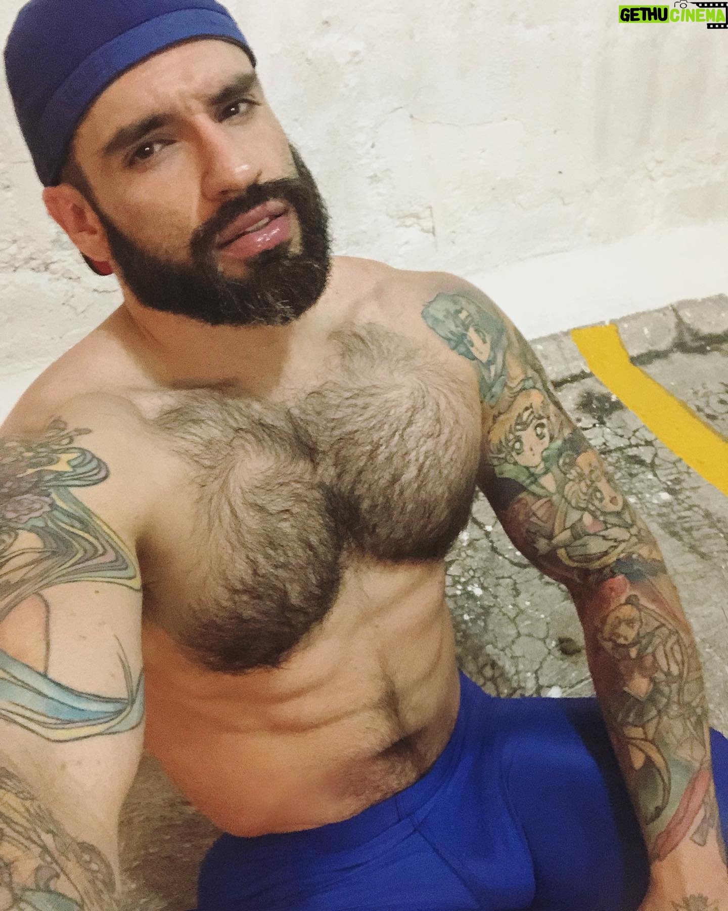 Carlo Villarreal - 13.9K Likes - No nos vamos a dejar, nomás hay que descasar un ratito 💥😝🤘💖