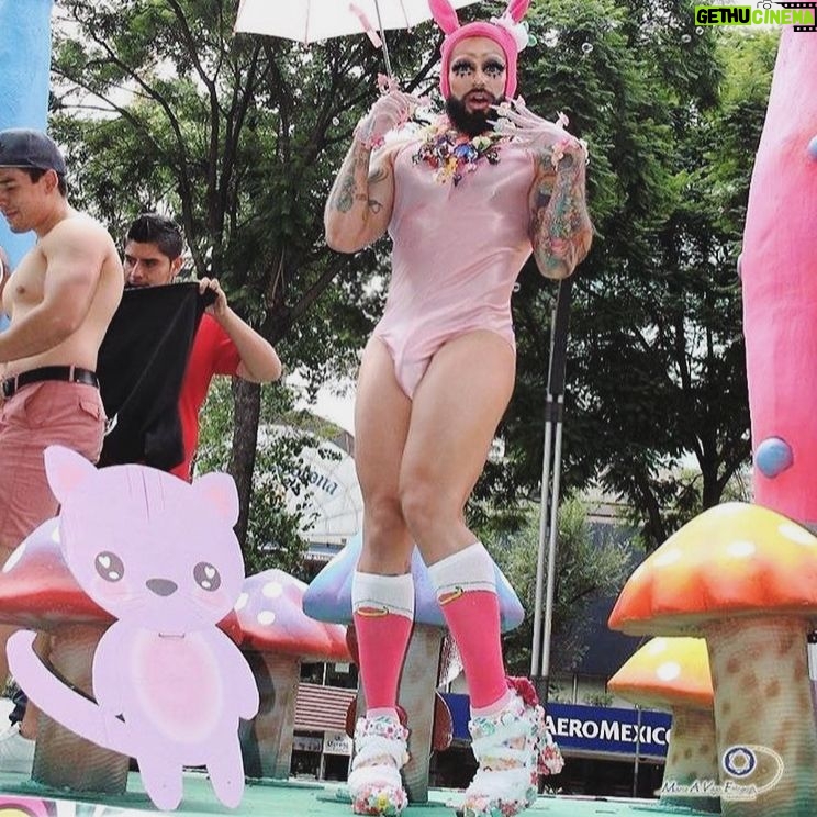 Carlo Villarreal - 6.8K Likes - La marcha del orgullo 2017 💖💗🎉 #pride #mexico