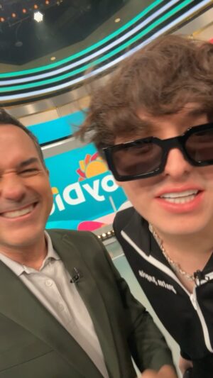 Carlos Calderon Instagram - Con el gran @gabitoballesteros y estreno mundial en @hoydia #boom