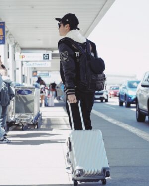 Carlos Chan Ka-Lok Instagram - Missing my holiday✈️😎
—
@tumitravel #tumi #tumihk