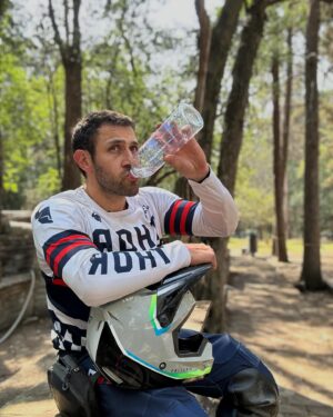 Carlos Ferro Instagram - A desempolvar y retomar lo aprendido.  Vamos de nuevo . 🫶 🏍️