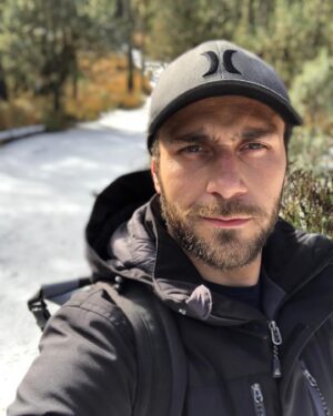 Carlos Ferro Instagram - Disimula !! No hace frío 🥶 , No hace frío ! ☃️. 
.
🙈