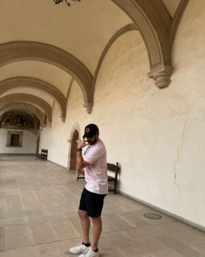 Carlos Ferro Instagram - La mejor manera de describir un viaje hahaha . 
.

🫶

@cprimatesta