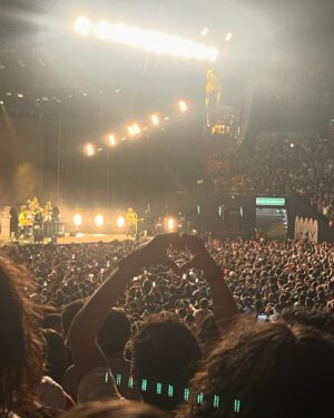 Carlos Ferro Instagram - Que bonito es lo bonito #blink182 ¿ Quien sabe cuando vuelva a pasar ? .
.
.