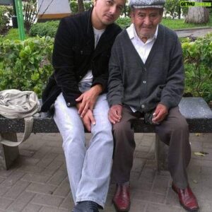 Carlos Solano Instagram - Un día como hoy murió mi abuelo hace 7 años, a los 90. Aquí estamos en un parque cerca del Touring en Lince. Agustín se llamaba, Agustín Solano Rodríguez. Fue un hombre humilde, muy honesto y muy trabajador. Yo lo llevo en mi corazón siempre.