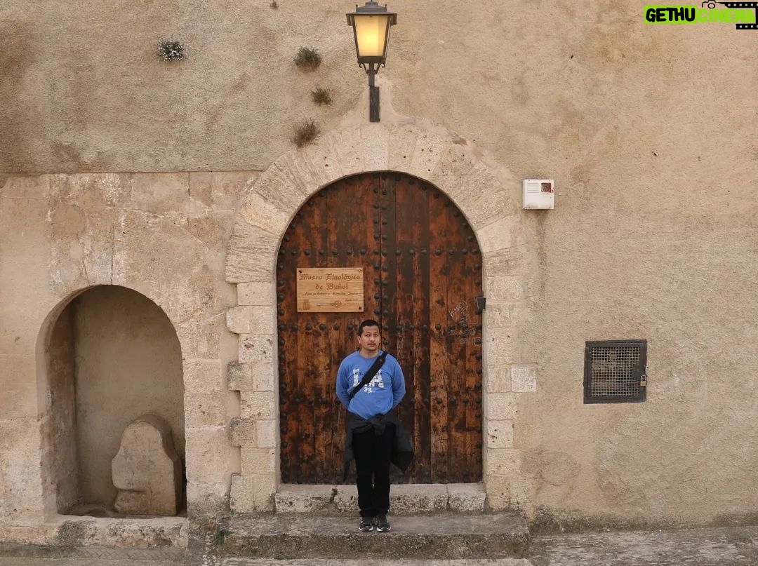Carlos Solano - 890 Likes - Mi querida prima y su buen novio me invitaron a conocer su encantador pueblo: Buñol, en España. Realmente quedé encantado. Y muy agradecido, por supuesto. ❤️
@glendarami