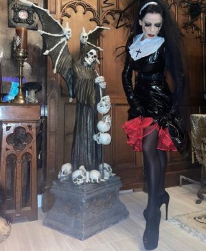Carlton Elizabeth Instagram - ‘Get thee to a nunnery’  #halloween #hamlet