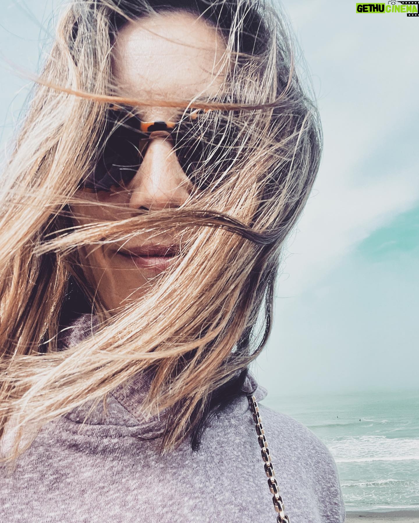 Carly Pope - 495 Likes - new beard who ‘dis
#saturdayoutfit #californiadreaming #coastisclear