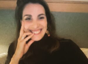 Carly Pope Instagram - Thank you to every single soul that made Season 1 of #plloriginalsin so entirely delicious to witness. To @hbomax @warnerbrostv @alloyentertainment @ginagirolamo for giving us the room and the space to play, big hat tips to you. 
To our top 3 maniacs who brought this to life and made this puppy really sing @writerras @lindsaycbring @lieselottesoper, I thank you and salute you and could hug your faces forever for a) having me along and for b) a job expertly done. 
To @maliapyles @zariazariazaria @baileemadison @maiareficco @chandlerlkinney for leading the charge with resilience, grace, and fortitude. And for utterly crushing IP.
To all the viewers tuning in to watch the wildness unfold, we see you, we love you, you make us tick 🫶🏼
Thank you, also, to my MacBook for providing this content. 

Tales from our last table read for @prettylittleliars episode 10

Part 3 ft:

💣 @baileemadison 
💣 @officialzakiyayoung 
💣 @malpal43 
💣 @ericjohnson 
💣 @maliapyles 
💣 @realleal 
💣 @krissmaxi 
💣 @zariazariazaria 
💣 @avademary 
🤡 @pope_onarope 

**missing from the list (because: clearly quaaludes, and my trigger fingers weren’t fast enough) are the glorious: 
💣 @kristian.mosley 
💣 @derek_klena 
💣 @thefabulouskjg 
💣 @alexanderchaplinofficial 
💣 @lieselottesoper 

ENJOY THE RIDE xx