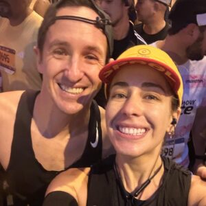 Carmen Aub Instagram - “Dig deep. It’s all mental. You have the fitness!” (Thank you @tomkellyslack for the mantra) El mantra de este maratón!! 42Km por segunda vez en mi vida y ahora si puedo decirle a @ivansikic “ok, I AM a runner!!” 🥳💪🏼🎉 gracias por ser el mejor compañero de prep day 🍩🐷 y de trainings 🏃‍♂️💨🏃🏼‍♀️ gracias a @gbernaln por hacernos parte de esta ruta increíble y de la familia @inyourpace y a los mejores porristas cuando uno cree que ya no puede más @stephansikic @lelebermudez15 @erdh____ 🥇 PR: 3:54:25 💪🏼