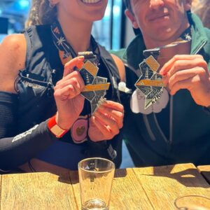 Carmen Aub Instagram - “Dig deep. It’s all mental. You have the fitness!” (Thank you @tomkellyslack for the mantra) El mantra de este maratón!! 42Km por segunda vez en mi vida y ahora si puedo decirle a @ivansikic “ok, I AM a runner!!” 🥳💪🏼🎉 gracias por ser el mejor compañero de prep day 🍩🐷 y de trainings 🏃‍♂️💨🏃🏼‍♀️ gracias a @gbernaln por hacernos parte de esta ruta increíble y de la familia @inyourpace y a los mejores porristas cuando uno cree que ya no puede más @stephansikic @lelebermudez15 @erdh____ 🥇 PR: 3:54:25 💪🏼