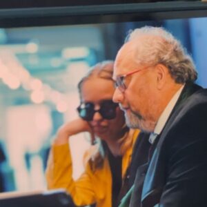 Caro Cult Instagram - Mittwoch 20.15 im Ersten läuft unsere Komödie „Heribert“ ! Hier habe ich für euch eine kleine Sammlung an Momenten unserer Dreharbeiten in Wien und Linz zusammen gestellt. 🥰
Ein Film voll Witz, Freundschaft, Tech und Social Media! -also wer schaltet ein? 🍿☺️🙋🏼‍♀️

#stadtkomödie #heribert