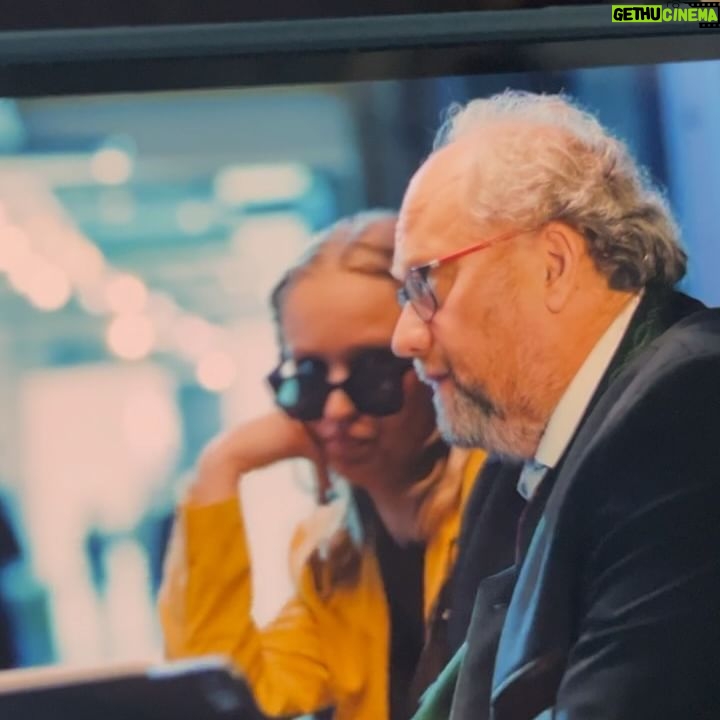 Caro Cult - 1K Likes - Mittwoch 20.15 im Ersten läuft unsere Komödie „Heribert“ ! Hier habe ich für euch eine kleine Sammlung an Momenten unserer Dreharbeiten in Wien und Linz zusammen gestellt. 🥰
Ein Film voll Witz, Freundschaft, Tech und Social Media! -also wer schaltet ein? 🍿☺️🙋🏼♀️
#stadtkomödie #heribert