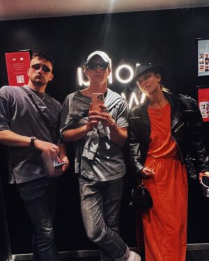 Caro Cult Instagram - Mittwoch 20.15 im Ersten läuft unsere Komödie „Heribert“ ! Hier habe ich für euch eine kleine Sammlung an Momenten unserer Dreharbeiten in Wien und Linz zusammen gestellt. 🥰
Ein Film voll Witz, Freundschaft, Tech und Social Media! -also wer schaltet ein? 🍿☺️🙋🏼‍♀️

#stadtkomödie #heribert
