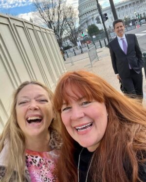 Carole Baskin Instagram - #tbt #throwbackthursday to a ton of meetings over the past year with @carolebaskincat on the #bigcatpublicsafetyact. Let’s get this bill passed through the Senate today! Call 202-224-3121 and ask your Senators to support and pass the Big Cat Public Safety Act today!