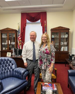 Carole Baskin Instagram - #tbt #throwbackthursday to a ton of meetings over the past year with @carolebaskincat on the #bigcatpublicsafetyact. Let’s get this bill passed through the Senate today! Call 202-224-3121 and ask your Senators to support and pass the Big Cat Public Safety Act today!