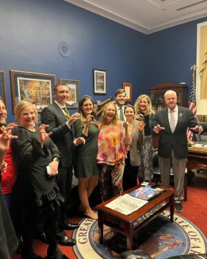 Carole Baskin Instagram - #tbt #throwbackthursday to a ton of meetings over the past year with @carolebaskincat on the #bigcatpublicsafetyact. Let’s get this bill passed through the Senate today! Call 202-224-3121 and ask your Senators to support and pass the Big Cat Public Safety Act today!