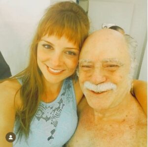 Carolina Chalita Instagram - Hoje é dia de  Tônico Pereira !  Mestre e fazia um Sr Noronha como ninguém. Tive o prazer de ser sua filha Aurora na peça “Os sete gatinhos” de Nelson Rodrigues. Viva @tonico.pereira 👏👏👏👏