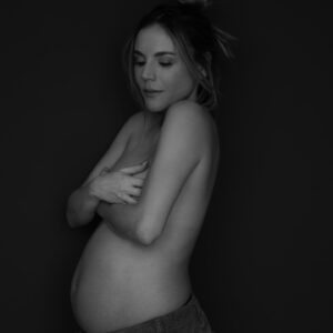 Carolina Gaitán Instagram - Qué cita a ciegas más anhelada!!! 👶🏻 Cómo serás mi amor?! Aquí hay amor por toneladas para ti!!! 🖤What a long-awaited blind date!!! 👶🏻 How will you be my love?! There's tons of love here waiting for you!!!🖤
📸: @renatabolivar