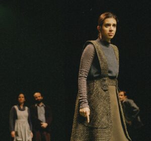 Carolina Picoito Pinto Instagram - Esta Tempestade, que foi só bonanças, estreia hoje no @teatroaberto 🍎
Caneco! ♥️ 

VERSÃO
João Lourenço | Vera San Payo de Lemos
DRAMATURGIA
Vera San Payo de Lemos
ENCENAÇÃO
João Lourenço
DIRECÇÃO MUSICAL
Renato Júnior
CORO
João Paulo Santos
CENÁRIO
João Lourenço
FIGURINOS
Marisa Fernandes
DESENHO DE LUZ
João Lourenço | Paulo Santos
COM
Carolina Picoito Pinto | Crista Alfaiate | João Pedro Vaz | Luís Barros | Manuel Sá Pessoa | Mia Henriques | Sérgio Praia | Susana Arrais
MÚSICOS
Carlota Ferreira | Ernesto Rodrigues