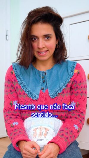 Carolina Picoito Pinto Instagram - Para convencer o Afonso a mudar a fralda tento muitas coisas. Algumas…muito parvas. Tenho noção, não se preocupem. Agora, com as novas Dodot Bebé Seco com  Barreira stop fugas traseiras, o meu trabalho fica facilitado. É uma espécie de fralda espertalhona, a rainha das fraldas que não deixa sair nenhuma fuga durante a noite. 
Nestas condições, até eu quero andar de fralda.

#fraldas #bebés #fugasurpresa  #bebésdodot #dodot