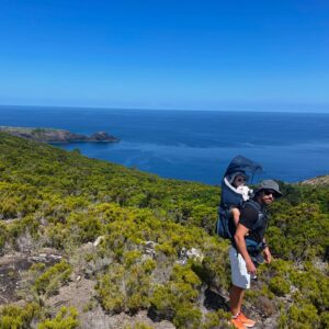 Carolina Picoito Pinto Instagram - 7 dias na Ilha do Sol com a Titi e o Titio ♥️ para quem não conhece Santa Maria, é mais uma maravilha dos Açores. Pequenina e cheia de charme, cada paisagem dá um postal. Agora tenho que arranjar maneira de explicar ao chavalo que não dá pra ir à Ilha todos os dias (e tenho pena). ♥️