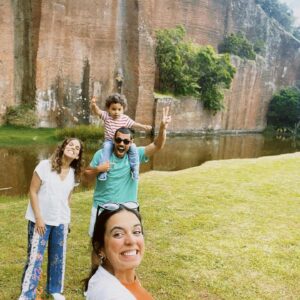 Carolina Picoito Pinto Instagram - 7 dias na Ilha do Sol com a Titi e o Titio ♥️ para quem não conhece Santa Maria, é mais uma maravilha dos Açores. Pequenina e cheia de charme, cada paisagem dá um postal. Agora tenho que arranjar maneira de explicar ao chavalo que não dá pra ir à Ilha todos os dias (e tenho pena). ♥️