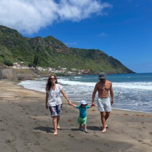 Carolina Picoito Pinto Instagram - 7 dias na Ilha do Sol com a Titi e o Titio ♥️ para quem não conhece Santa Maria, é mais uma maravilha dos Açores. Pequenina e cheia de charme, cada paisagem dá um postal. Agora tenho que arranjar maneira de explicar ao chavalo que não dá pra ir à Ilha todos os dias (e tenho pena). ♥️