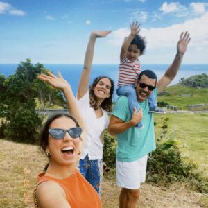 Carolina Picoito Pinto Instagram - 7 dias na Ilha do Sol com a Titi e o Titio ♥️ para quem não conhece Santa Maria, é mais uma maravilha dos Açores. Pequenina e cheia de charme, cada paisagem dá um postal. Agora tenho que arranjar maneira de explicar ao chavalo que não dá pra ir à Ilha todos os dias (e tenho pena). ♥️
